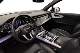 Valkoinen Audi Q7 2020 kuva 7.