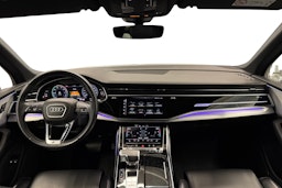 Valkoinen Audi Q7 2020 kuva 9.