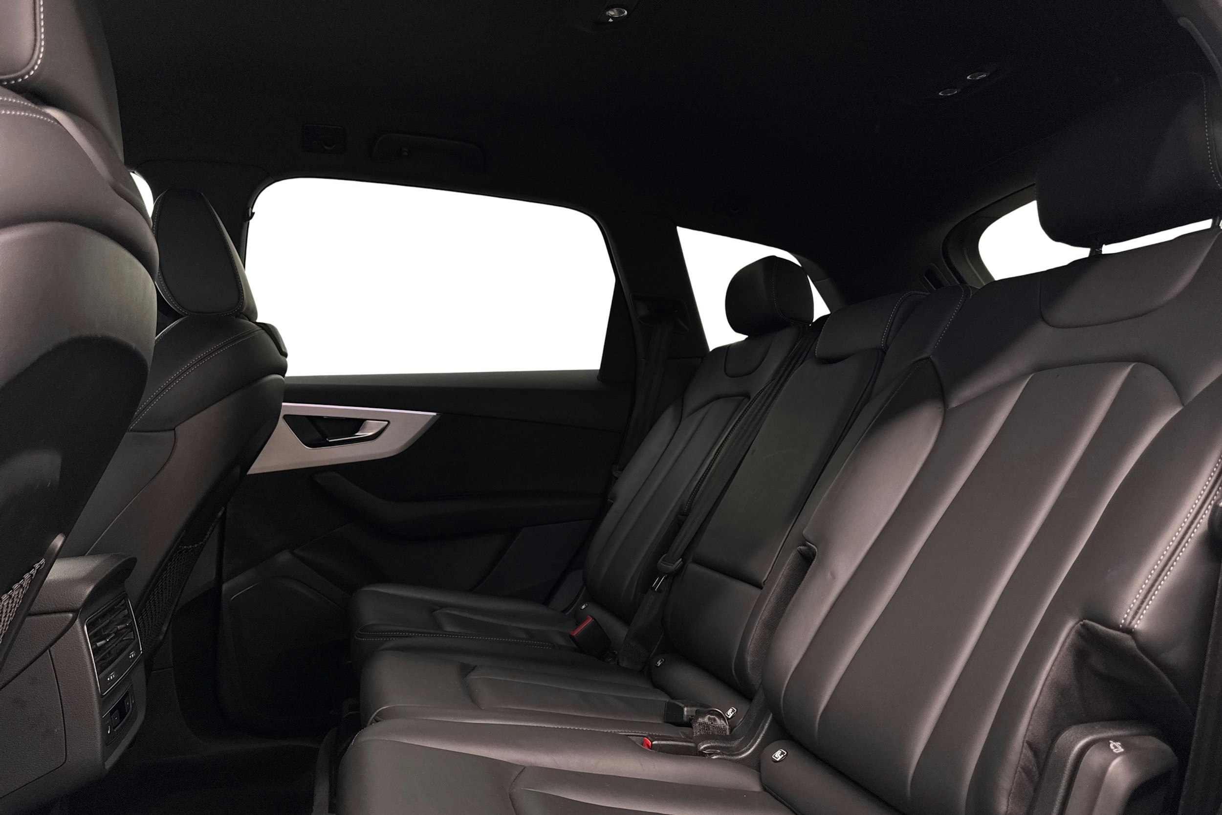 Valkoinen Audi Q7 2020 kuva 10.