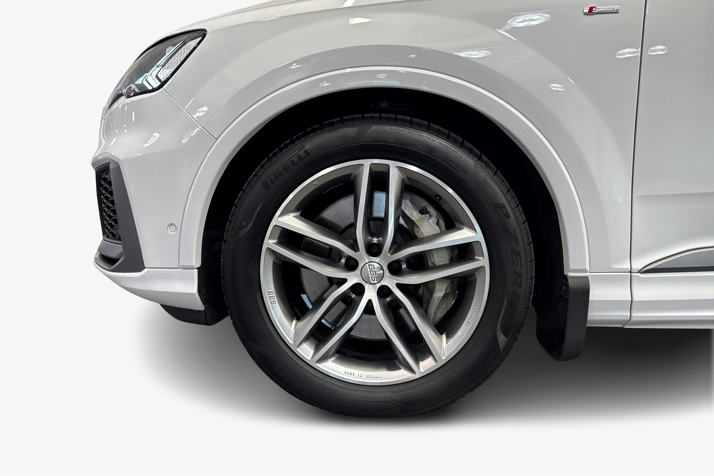 Valkoinen Audi Q7 2020 kuva 11.