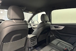 Valkoinen Audi Q7 2020 kuva 14.