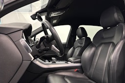 Valkoinen Audi Q7 2020 kuva 15.