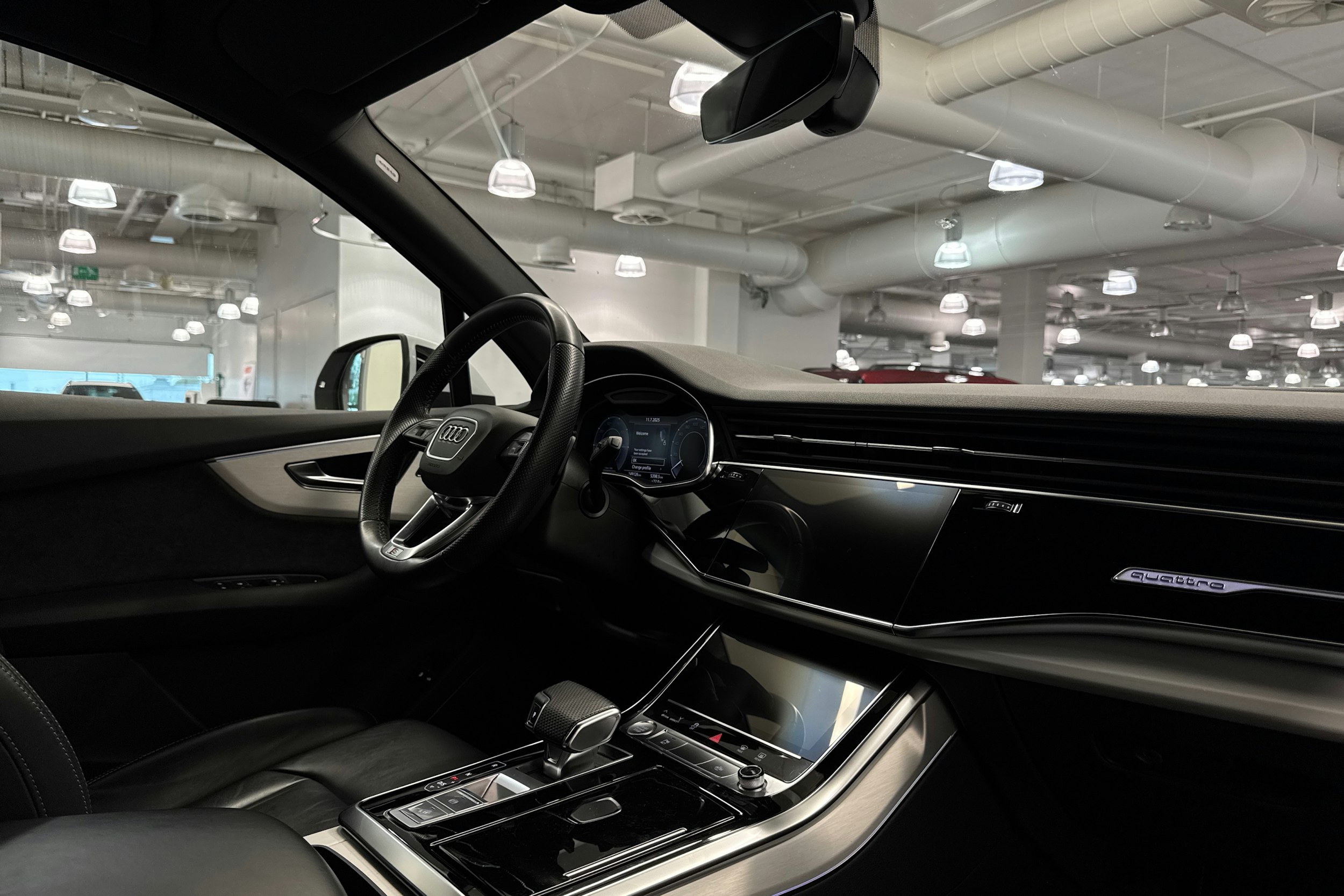 Valkoinen Audi Q7 2020 kuva 17.