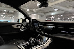 Valkoinen Audi Q7 2020 kuva 17.
