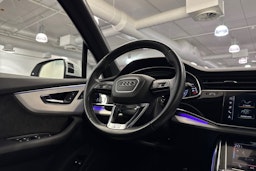 Valkoinen Audi Q7 2020 kuva 18.