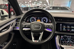 Valkoinen Audi Q7 2020 kuva 19.