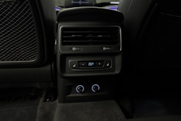 Valkoinen Audi Q7 2020 kuva 20.