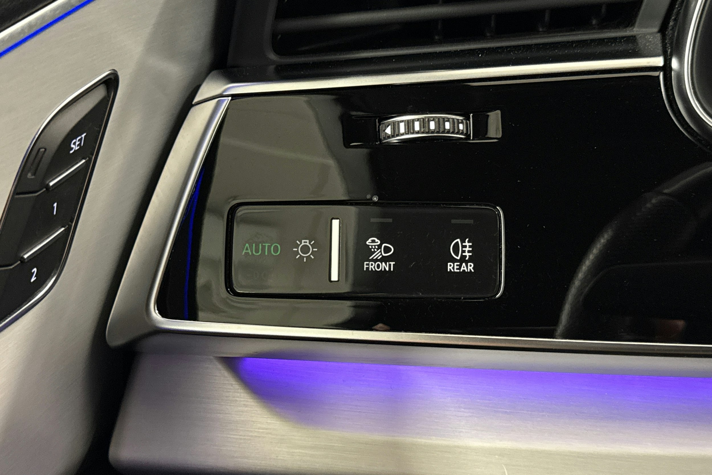 Valkoinen Audi Q7 2020 kuva 22.