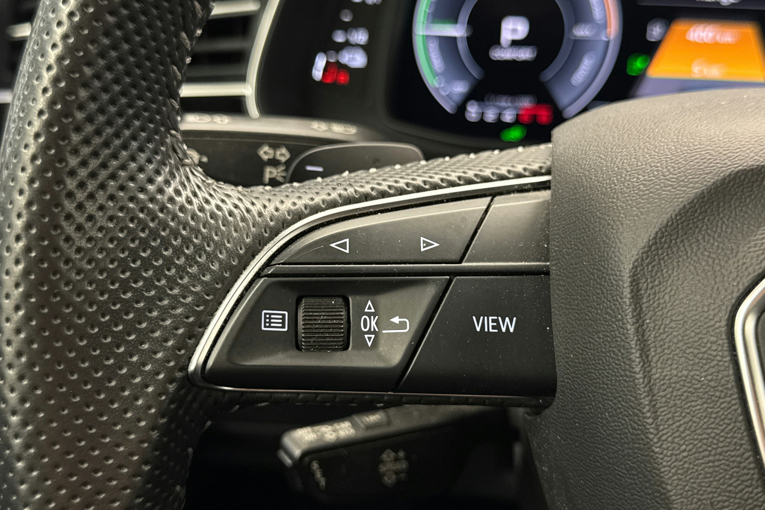 Valkoinen Audi Q7 2020 kuva 23.