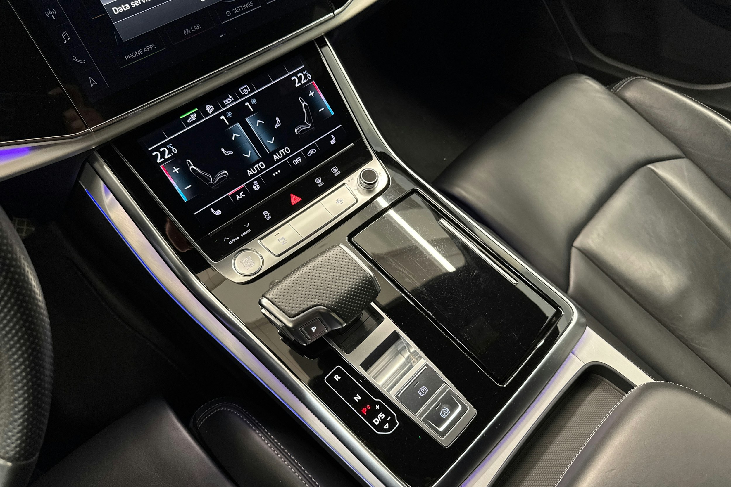Valkoinen Audi Q7 2020 kuva 31.
