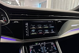 Valkoinen Audi Q7 2020 kuva 32.