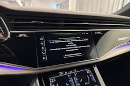 Valkoinen Audi Q7 2020 kuva 34.