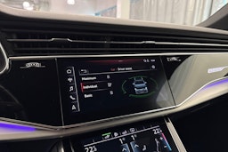 Valkoinen Audi Q7 2020 kuva 36.
