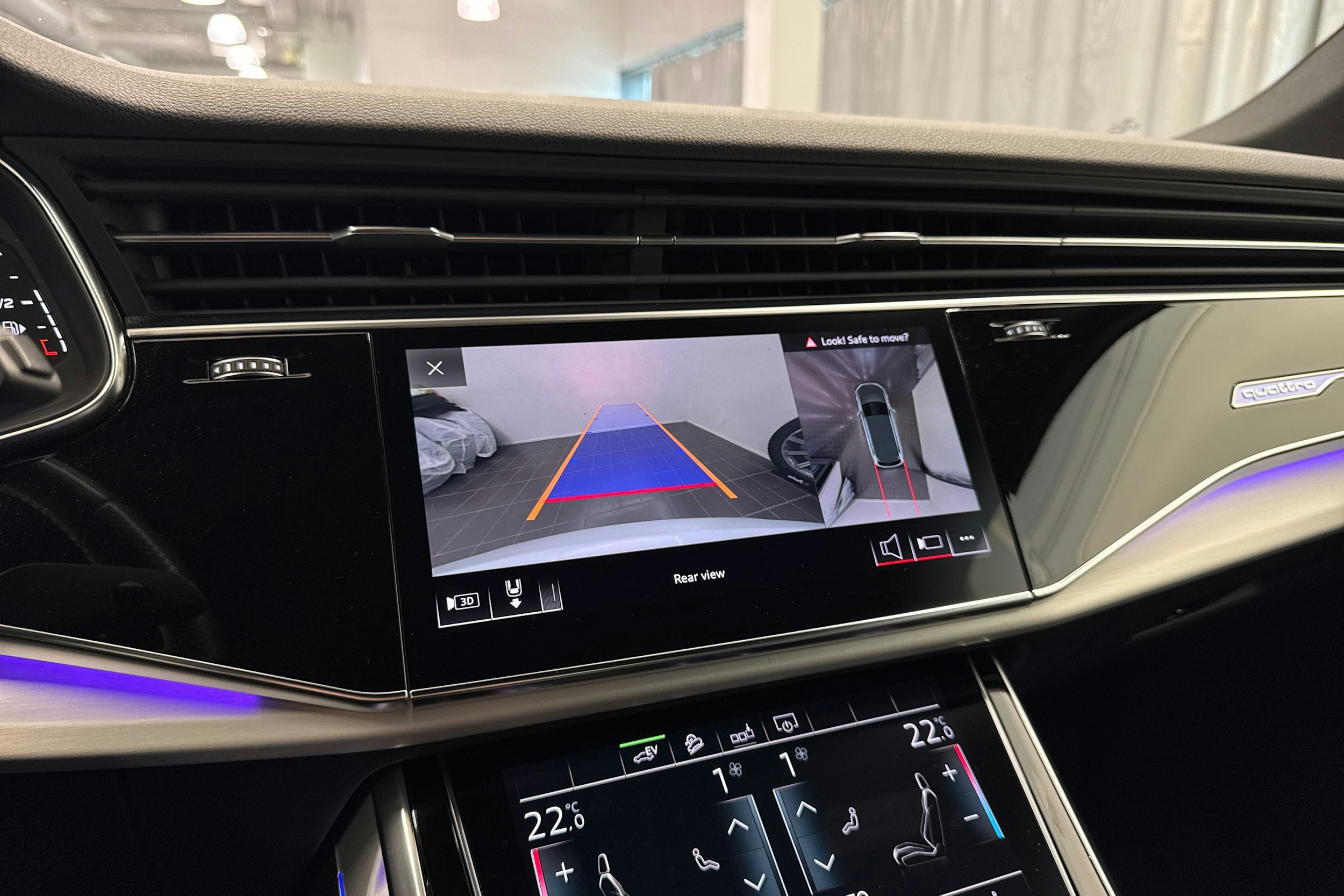 Valkoinen Audi Q7 2020 kuva 38.