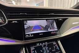Valkoinen Audi Q7 2020 kuva 38.