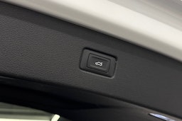 Valkoinen Audi Q7 2020 kuva 43.