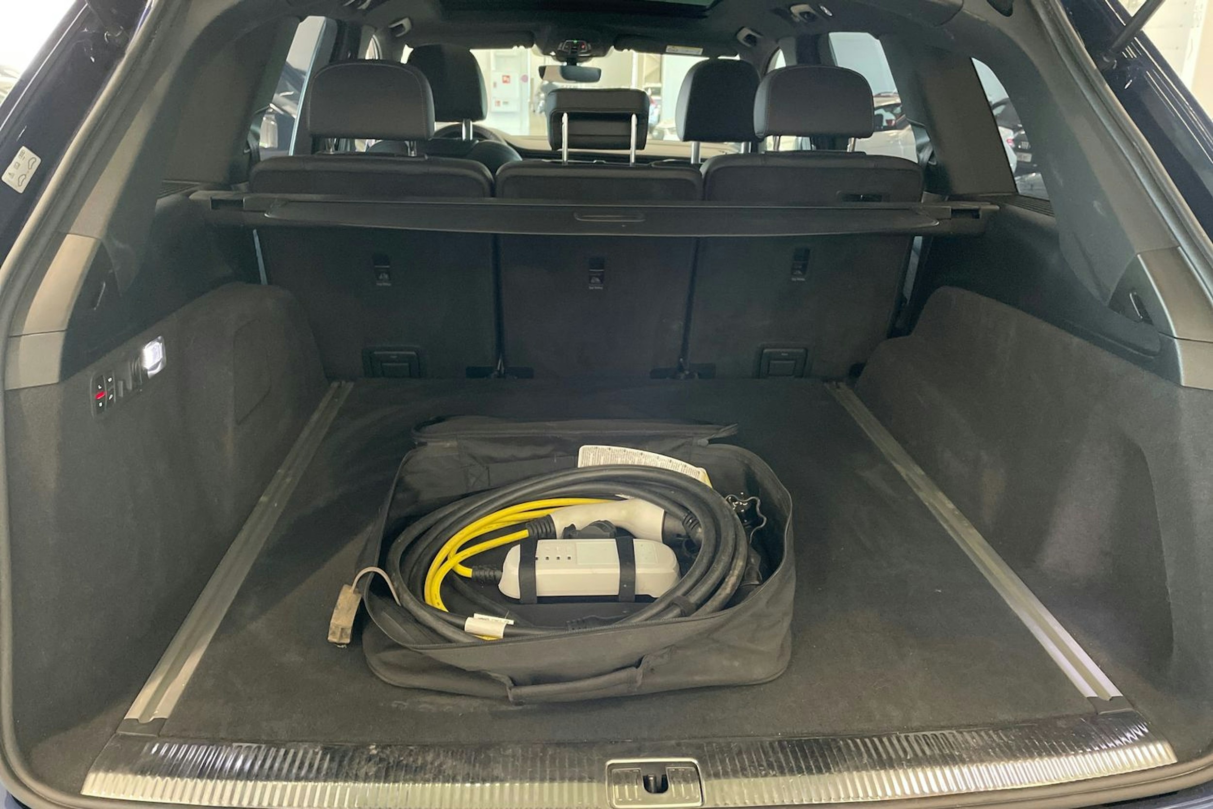sininen Audi Q7 2020 kuva 38.