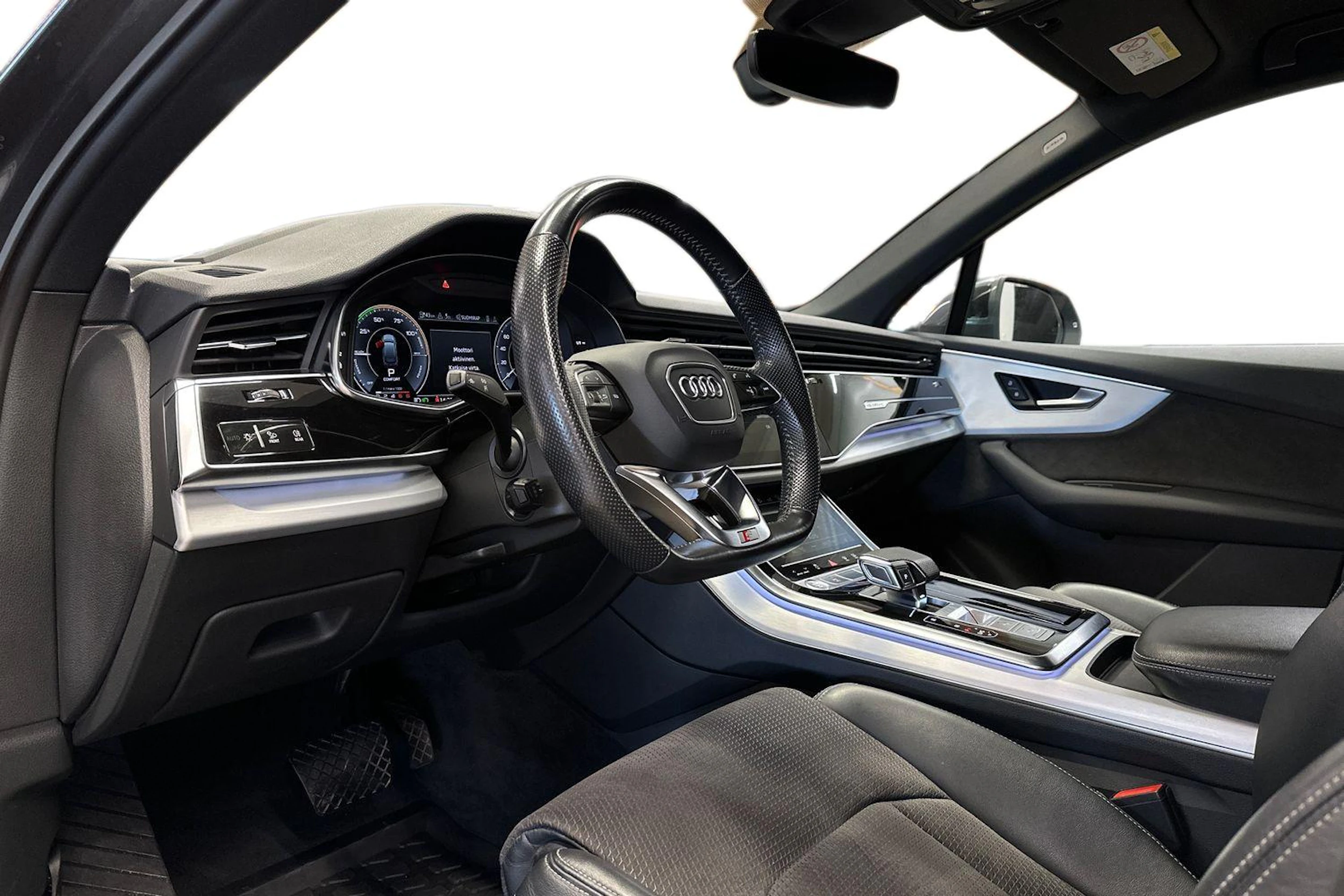 harmaa Audi Q7 2020 kuva 6.