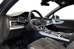 harmaa Audi Q7 2020 kuva 6.