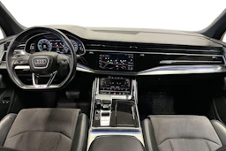 harmaa Audi Q7 2020 kuva 7.