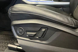 harmaa Audi Q7 2020 kuva 15.