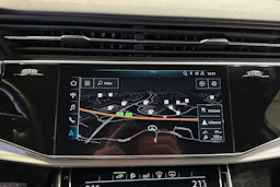 harmaa Audi Q7 2020 kuva 16.