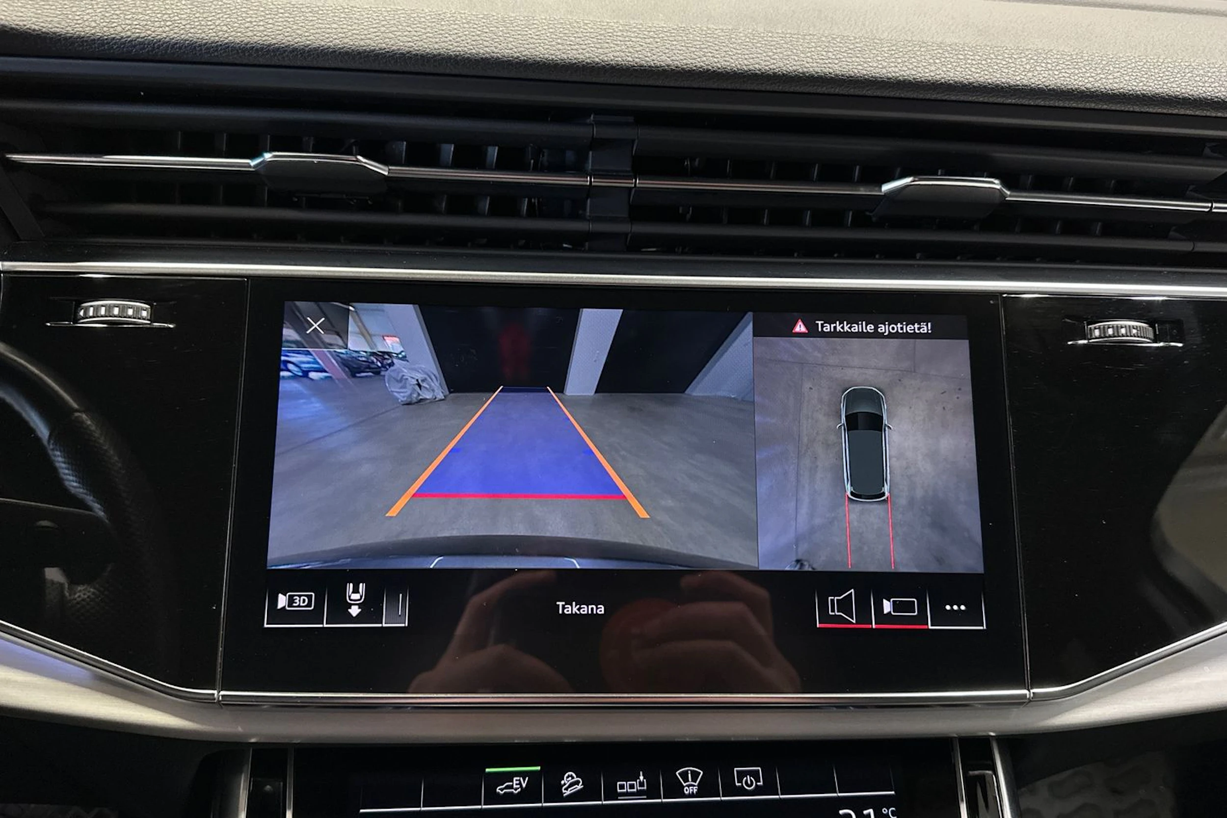 harmaa Audi Q7 2020 kuva 17.