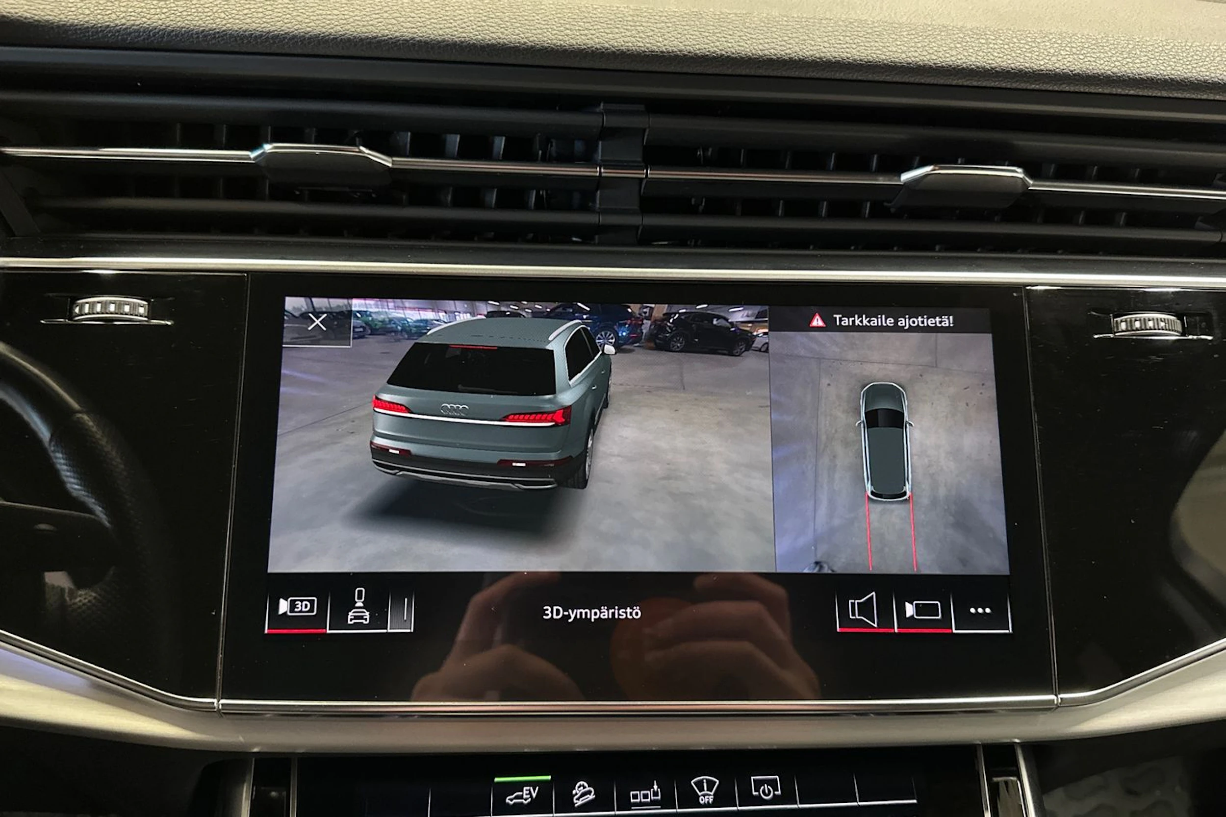 harmaa Audi Q7 2020 kuva 18.