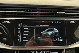 harmaa Audi Q7 2020 kuva 19.