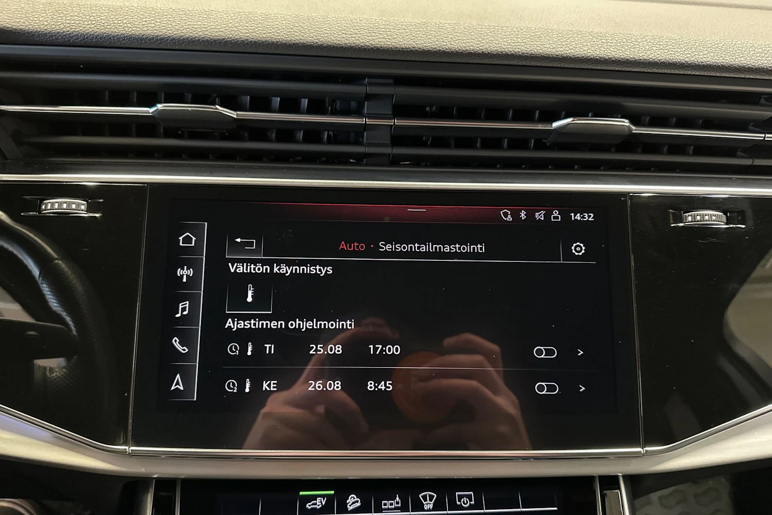 harmaa Audi Q7 2020 kuva 20.