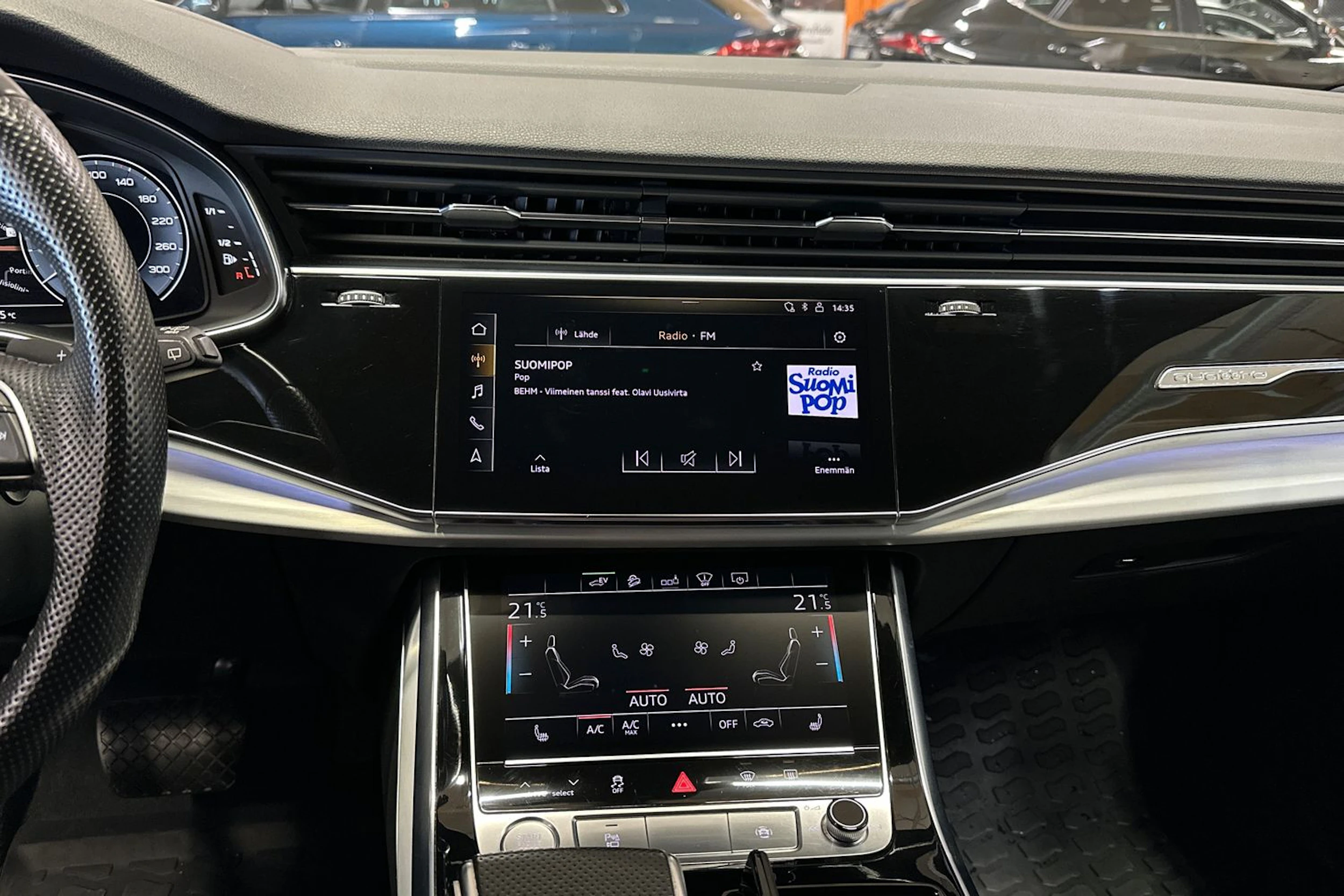 harmaa Audi Q7 2020 kuva 21.