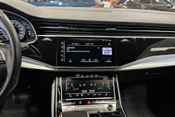 harmaa Audi Q7 2020 kuva 21.