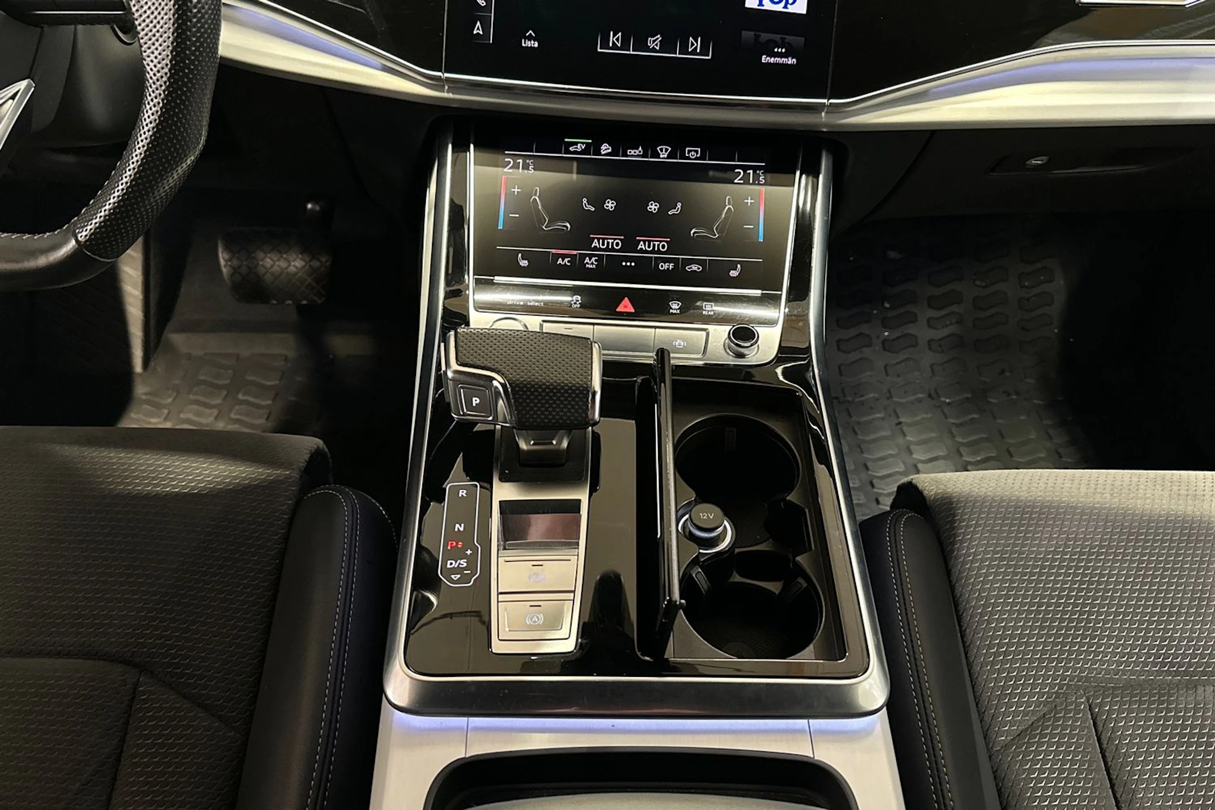 harmaa Audi Q7 2020 kuva 23.