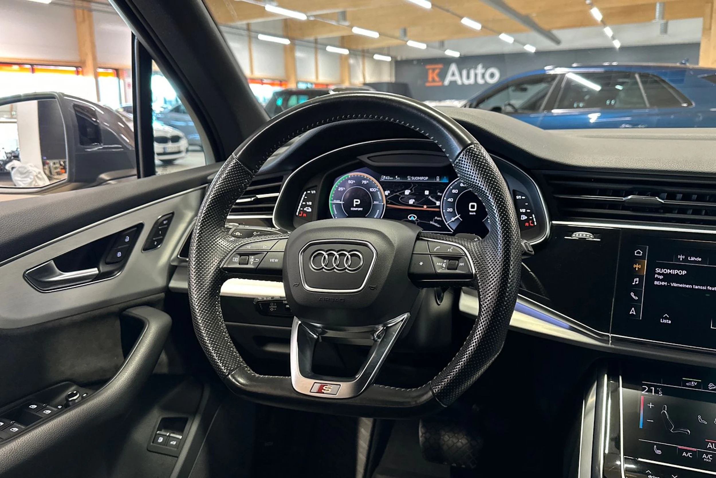 harmaa Audi Q7 2020 kuva 24.