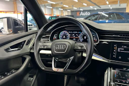 harmaa Audi Q7 2020 kuva 24.