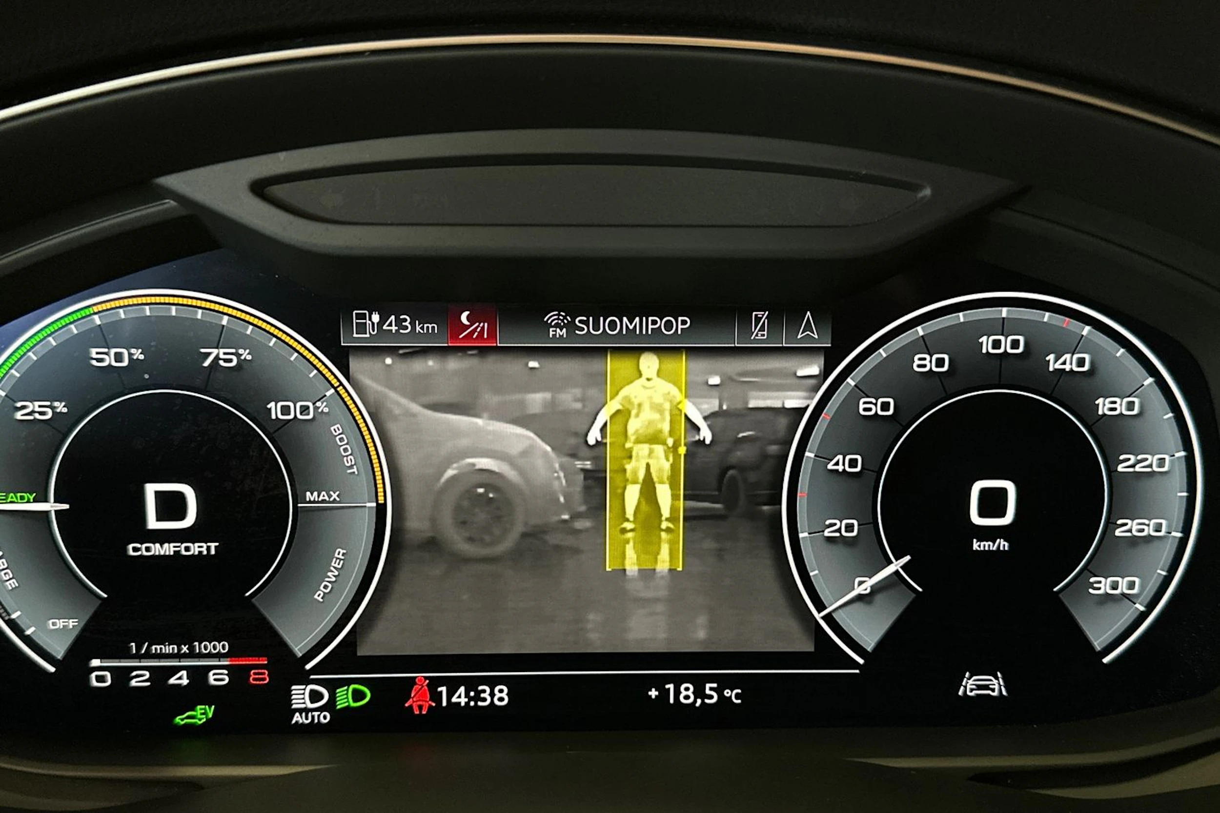 harmaa Audi Q7 2020 kuva 26.