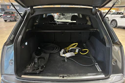 harmaa Audi Q7 2020 kuva 30.