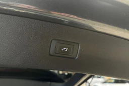 harmaa Audi Q7 2020 kuva 33.