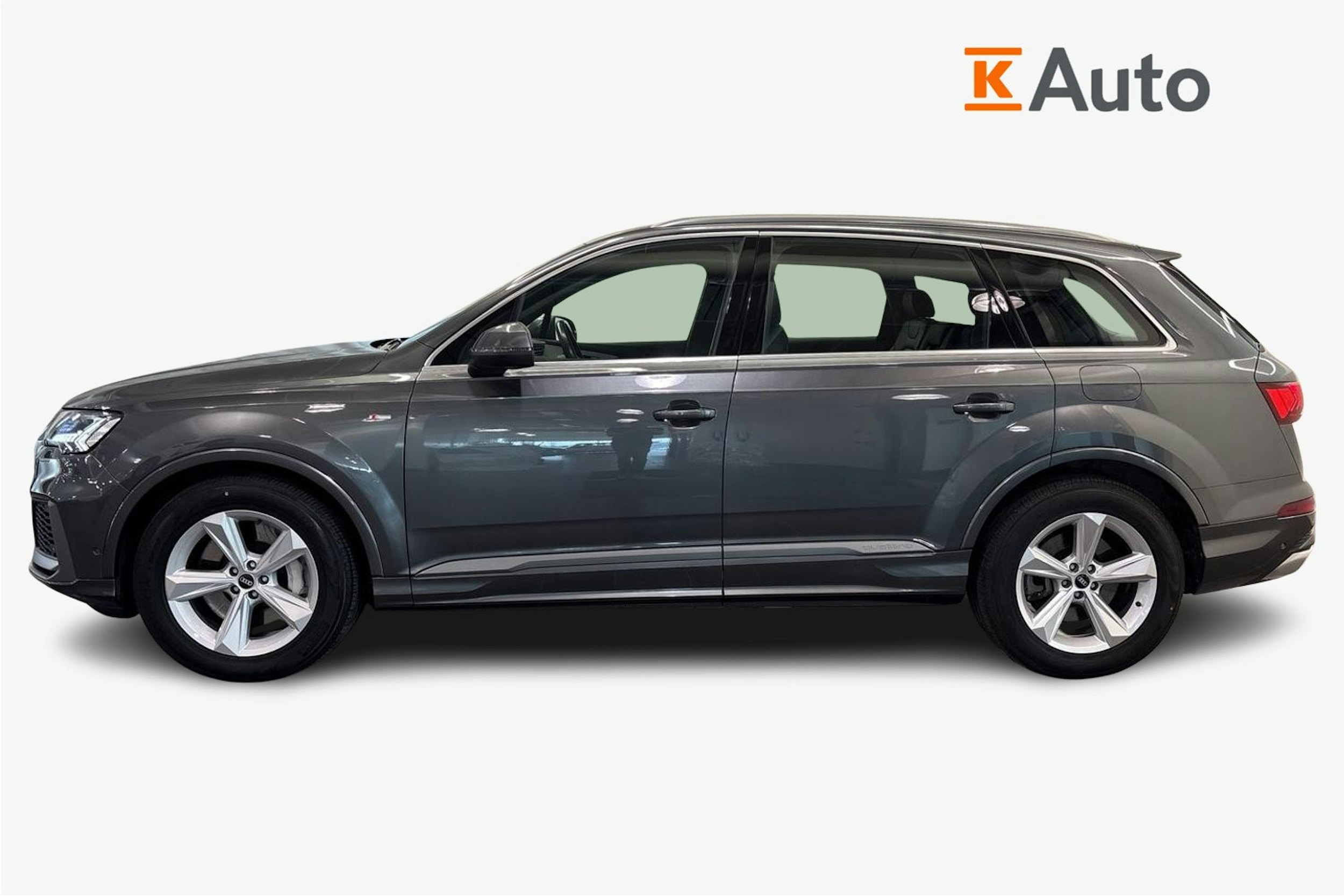 Harmaa Audi Q7 2021 kuva 6.