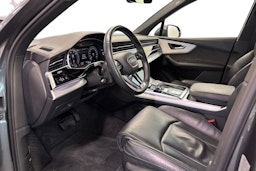 Harmaa Audi Q7 2021 kuva 7.