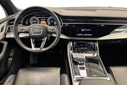 Harmaa Audi Q7 2021 kuva 9.