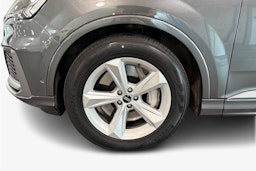 Harmaa Audi Q7 2021 kuva 11.