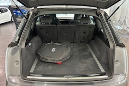 Harmaa Audi Q7 2021 kuva 16.