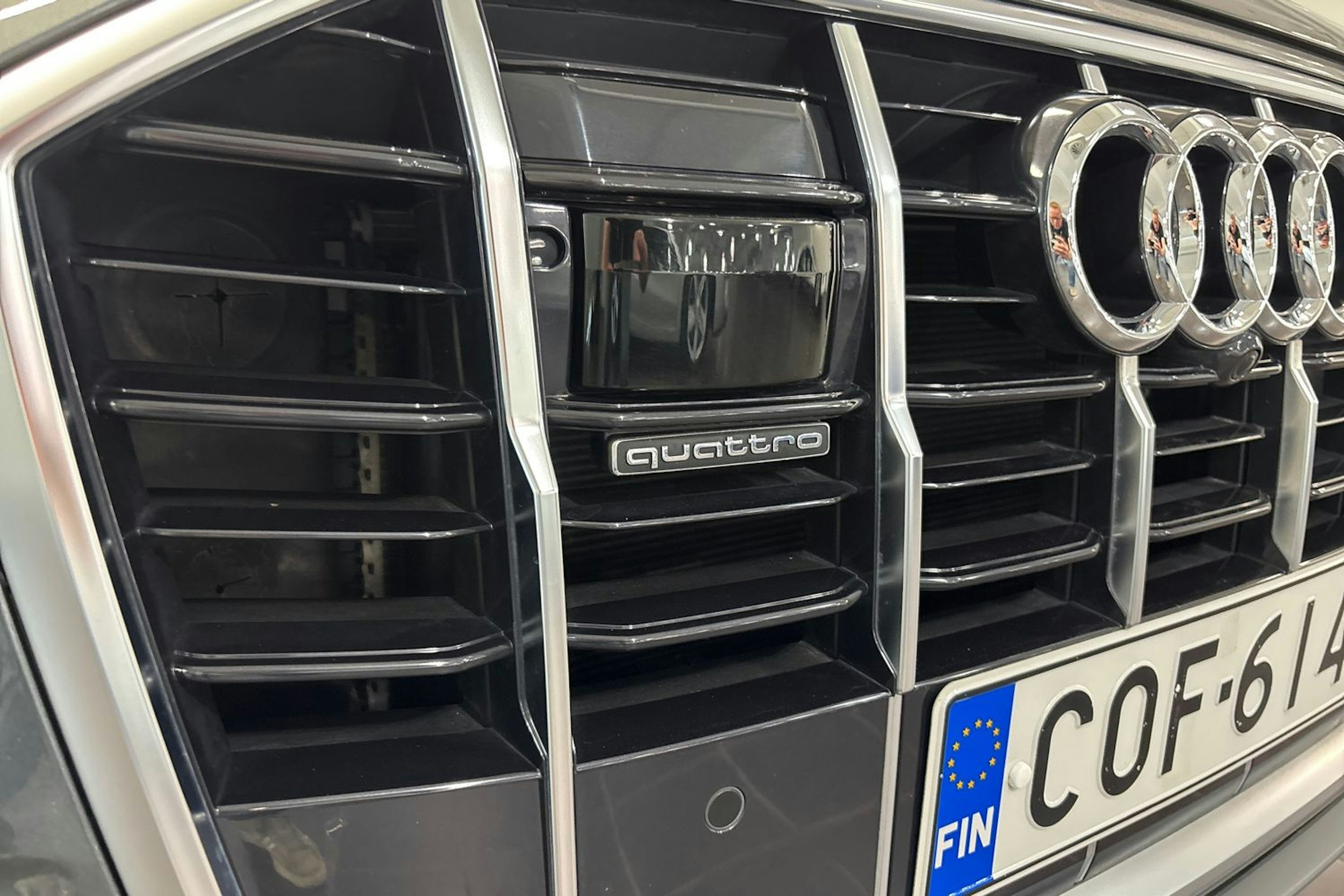 Harmaa Audi Q7 2021 kuva 20.