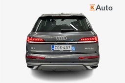 Harmaa Audi Q7 2021 kuva 3.