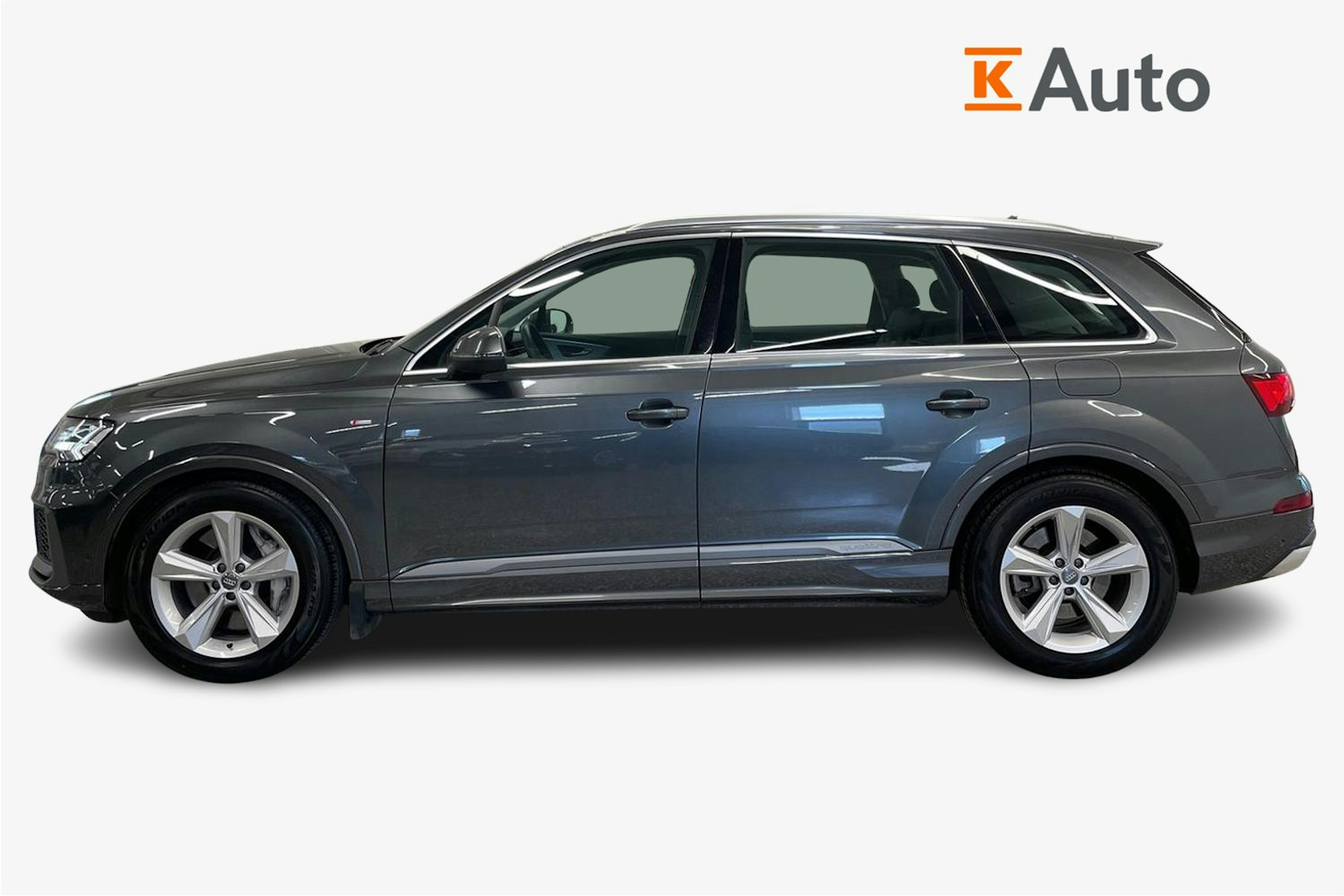 Harmaa Audi Q7 2021 kuva 6.
