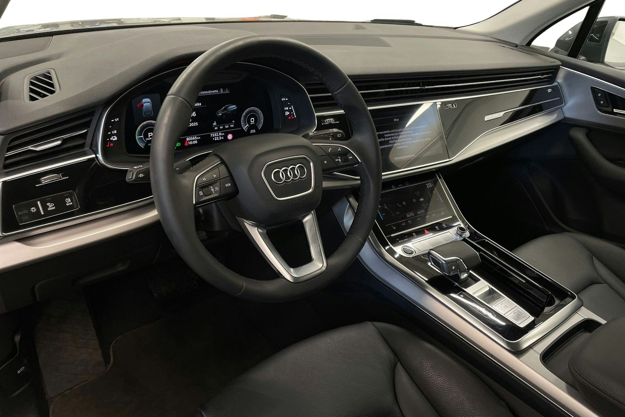 Harmaa Audi Q7 2021 kuva 7.