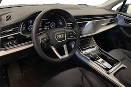 Harmaa Audi Q7 2021 kuva 7.