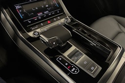 Harmaa Audi Q7 2021 kuva 19.