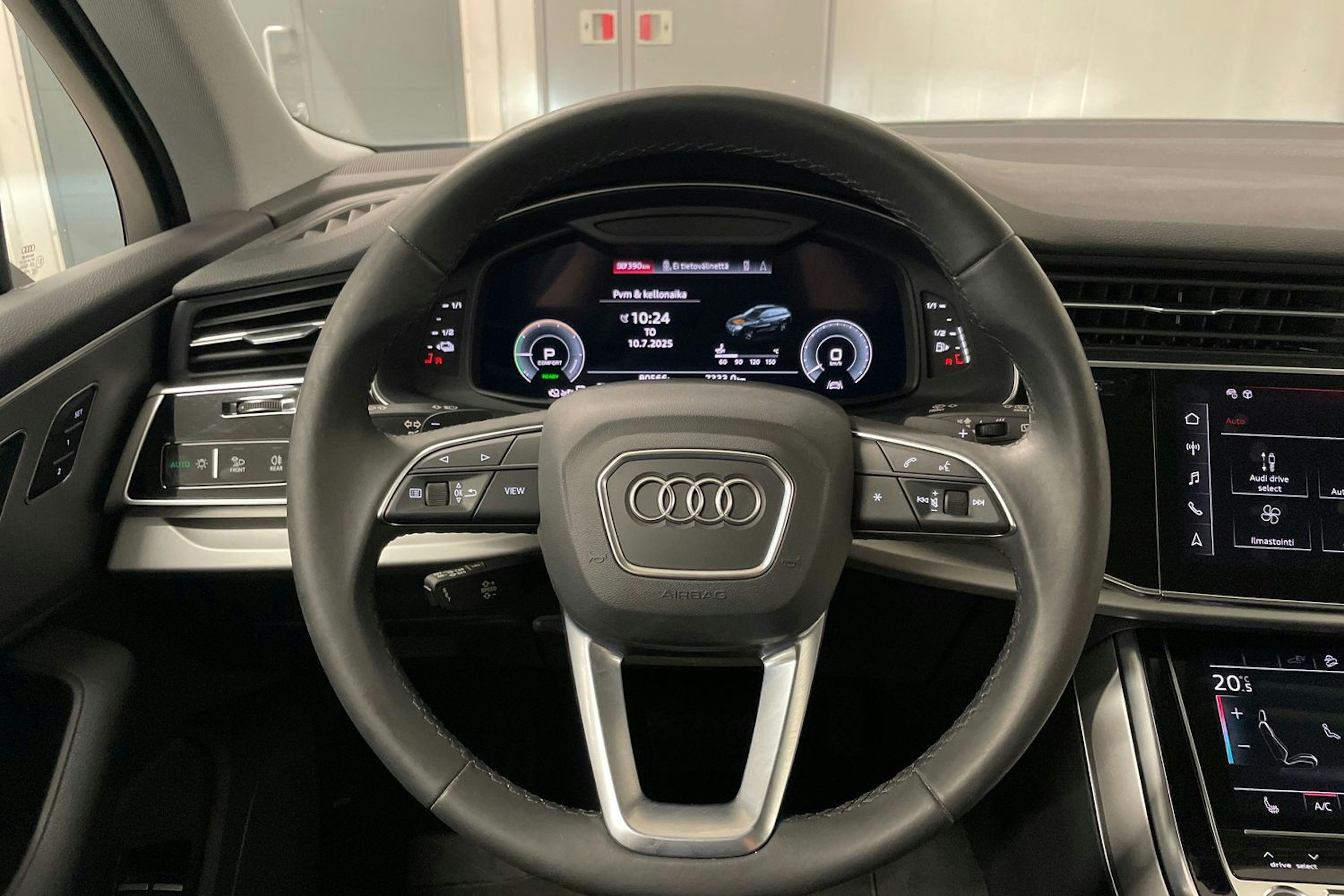 Harmaa Audi Q7 2021 kuva 21.